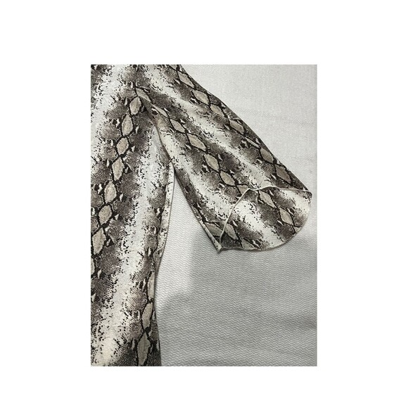 K&C Womens Grey Snakeskin Print V-Neck  Blouse with 3/4 Sleeves Size XL - Picture 7 of 12